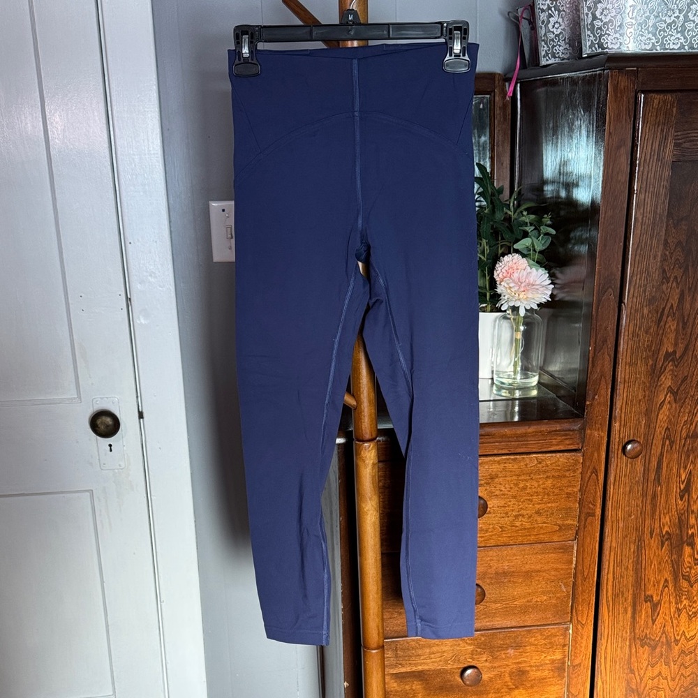 💙 Lululemon In Movement High-Rise Everlux Leggings — Size 6 — Navy — 23” Crop